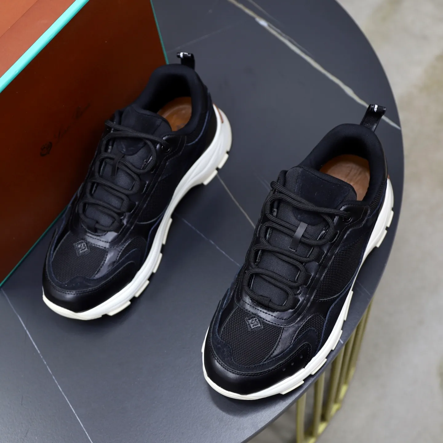 Factory price: 💰520Loropiana LP men's shoes ♞size; 38-44 "45.46 customization" cowhide stitching. It is really easy to wear, lazy, loose, casual, perfect comfort. There are many color choices, and they all look good with clothes. Is it true that Loropiana can bring social value? “Loropiana is the best thing money can buy”